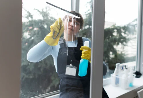 Nettoyage de vitres intérieures et extérieures à Saignon